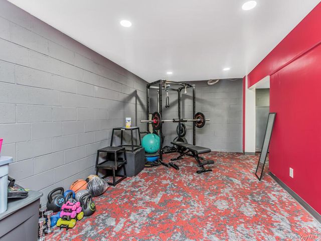 601 Crab Apple Lane, New Windsor, NY 12553