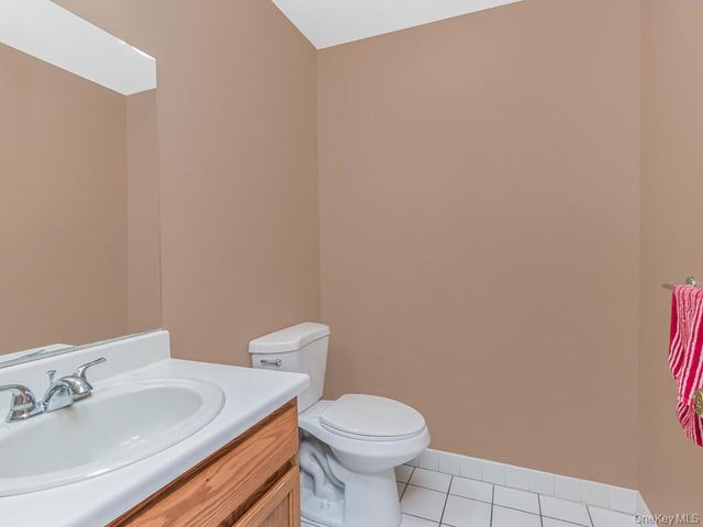 601 Crab Apple Lane, New Windsor, NY 12553
