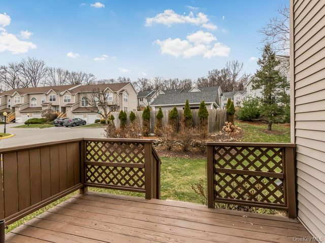 601 Crab Apple Lane, New Windsor, NY 12553