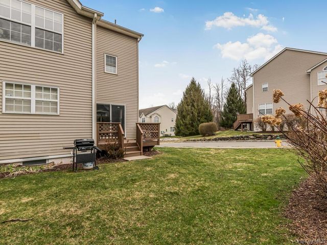 601 Crab Apple Lane, New Windsor, NY 12553