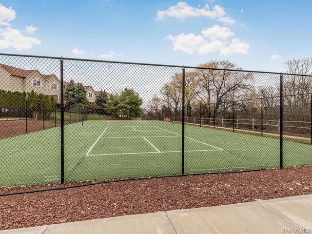 601 Crab Apple Lane, New Windsor, NY 12553