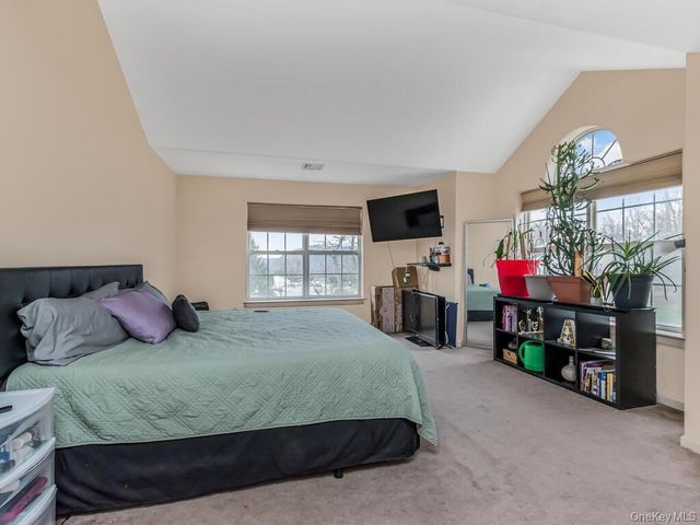 601 Crab Apple Lane, New Windsor, NY 12553