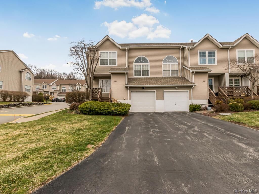 601 Crab Apple Lane, New Windsor, NY 12553
