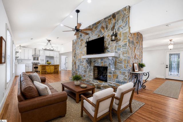 6 Covington Road, Greenville, SC 29617