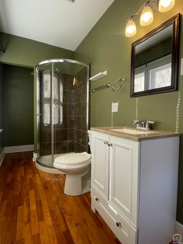 2002 SW High AVE, Topeka, KS 66604