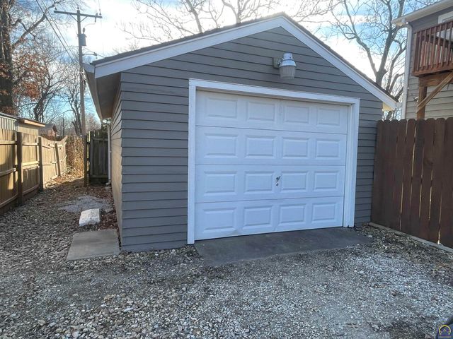 2002 SW High AVE, Topeka, KS 66604