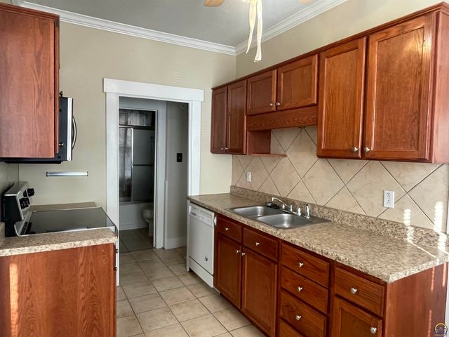 2002 SW High AVE, Topeka, KS 66604