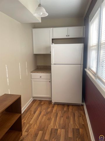 2002 SW High AVE, Topeka, KS 66604