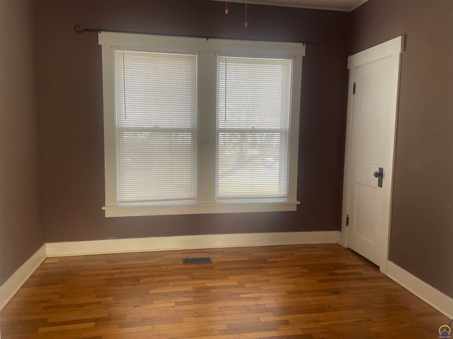 2002 SW High AVE, Topeka, KS 66604