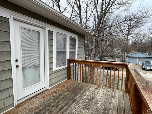 2002 SW High AVE, Topeka, KS 66604