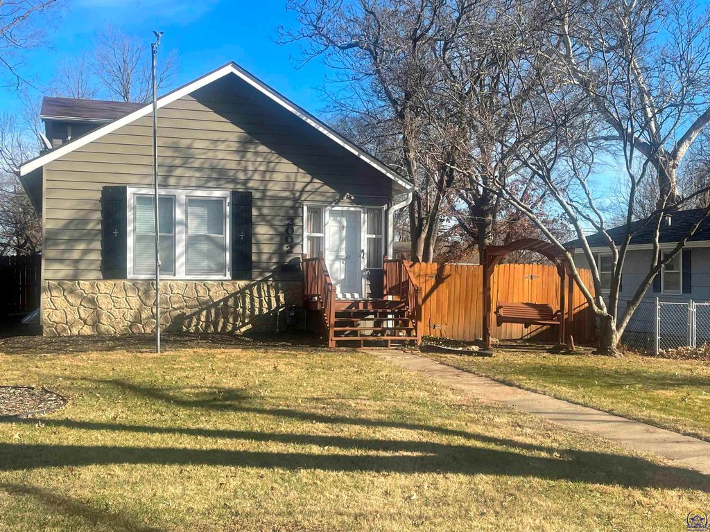 2002 SW High AVE, Topeka, KS 66604