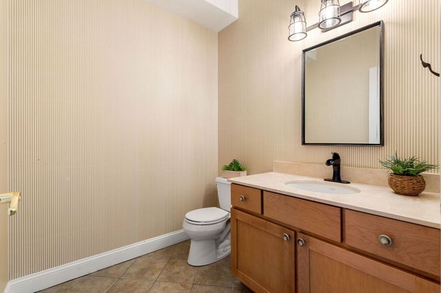 60 Merrimac St 615, Amesbury, MA 01913