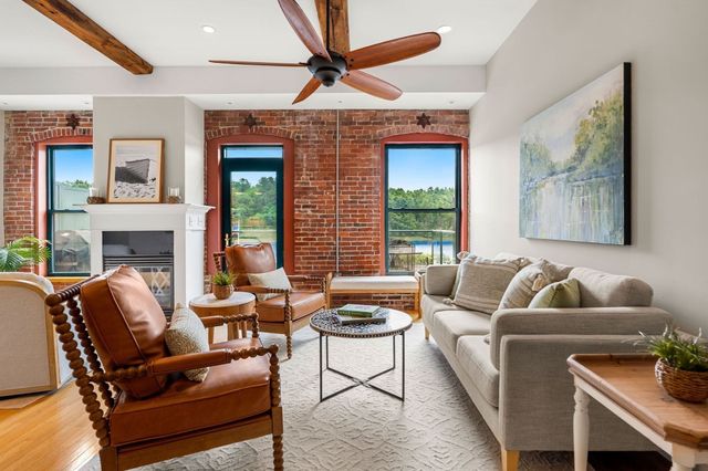60 Merrimac St 615, Amesbury, MA 01913