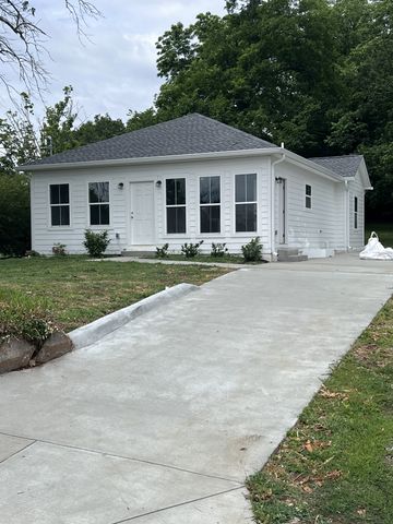 612 E Madison St, Pulaski, TN 38478