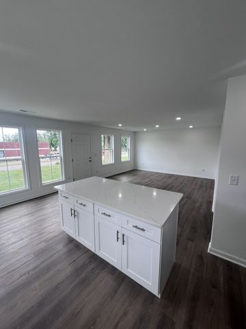 612 E Madison St, Pulaski, TN 38478