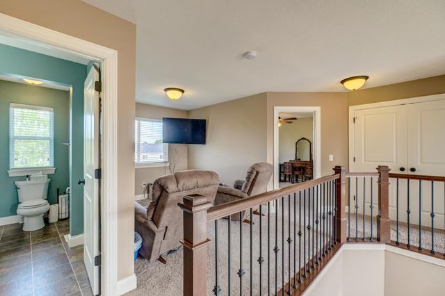 2990 Frontier Drive, Woodbury, MN 55129