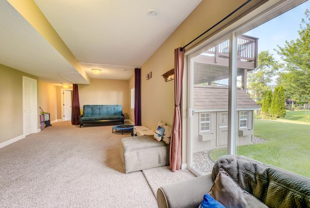 2990 Frontier Drive, Woodbury, MN 55129