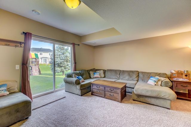 2990 Frontier Drive, Woodbury, MN 55129