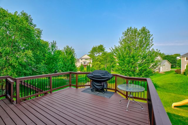 2990 Frontier Drive, Woodbury, MN 55129