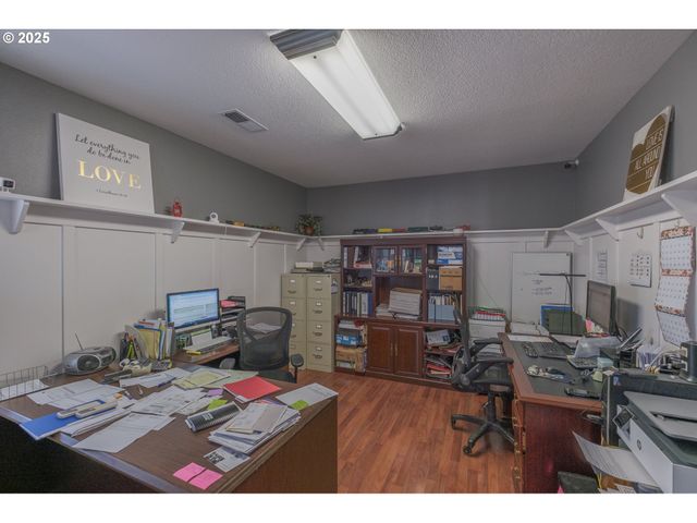 106 E BISHOP Way, Brownsville, OR 97327