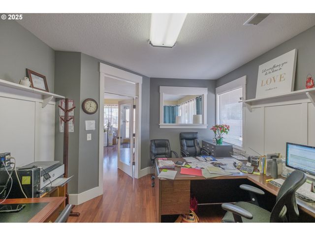 106 E BISHOP Way, Brownsville, OR 97327