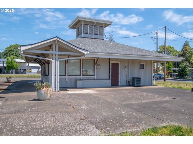 106 E BISHOP Way, Brownsville, OR 97327