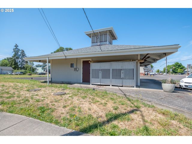 106 E BISHOP Way, Brownsville, OR 97327