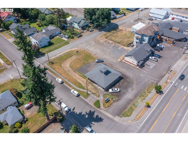 106 E BISHOP Way, Brownsville, OR 97327