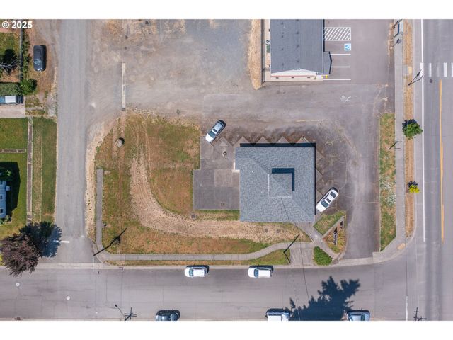 106 E BISHOP Way, Brownsville, OR 97327