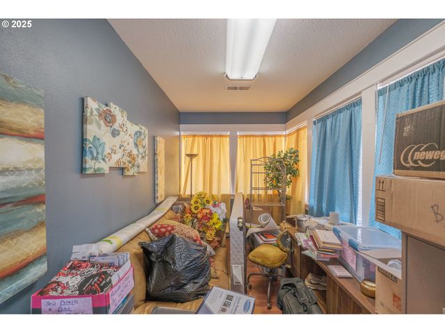 106 E BISHOP Way, Brownsville, OR 97327