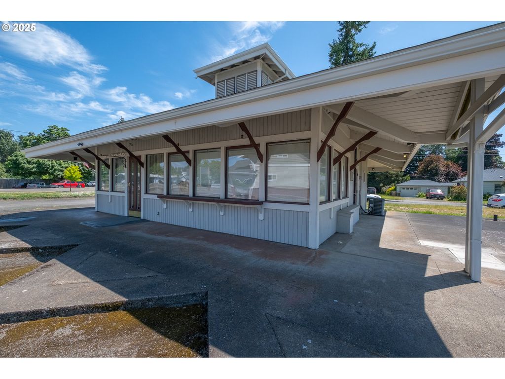 106 E BISHOP Way, Brownsville, OR 97327
