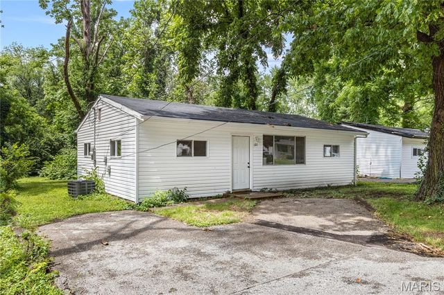 121 Cady Drive, Calverton Park, MO 63135