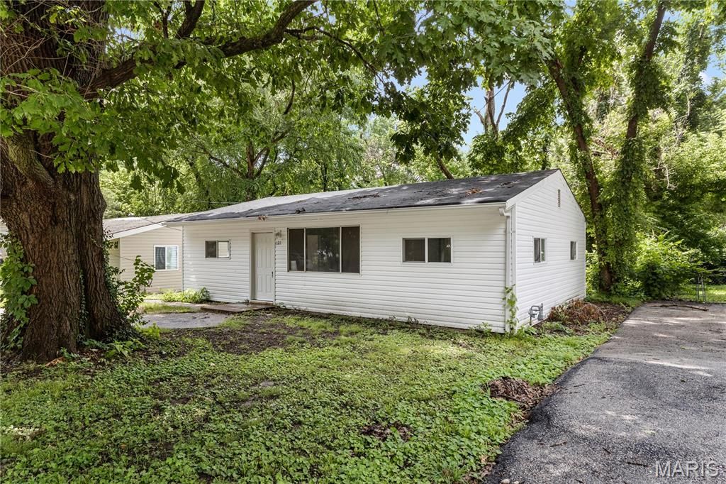 121 Cady Drive, Calverton Park, MO 63135