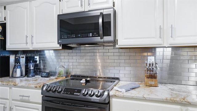 5921 SW 17th St, Plantation, FL 33317