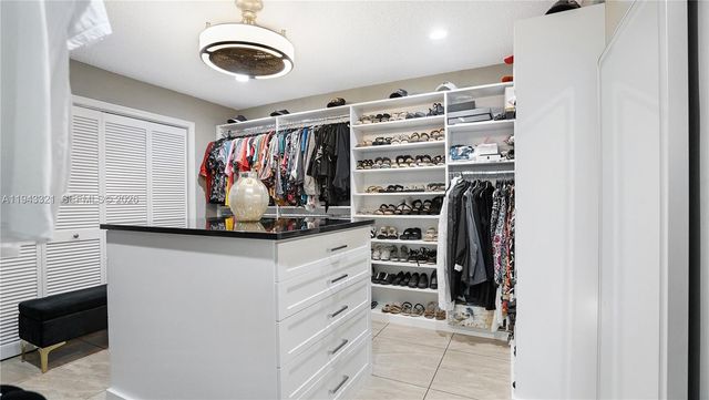 5921 SW 17th St, Plantation, FL 33317