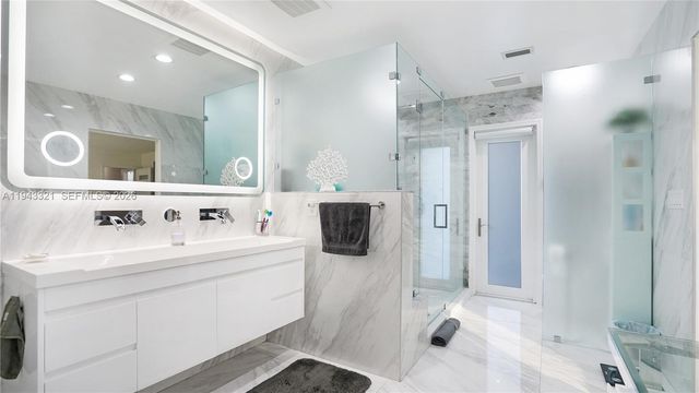 5921 SW 17th St, Plantation, FL 33317