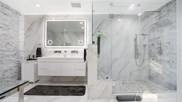 5921 SW 17th St, Plantation, FL 33317