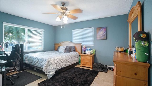 5921 SW 17th St, Plantation, FL 33317