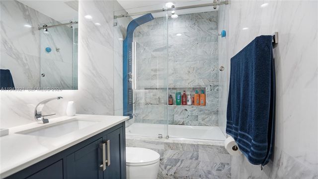 5921 SW 17th St, Plantation, FL 33317