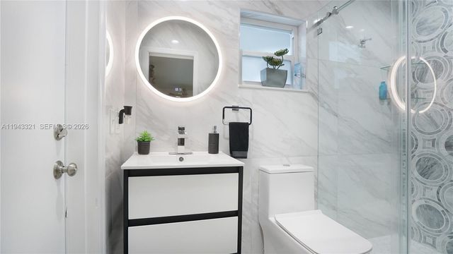 5921 SW 17th St, Plantation, FL 33317