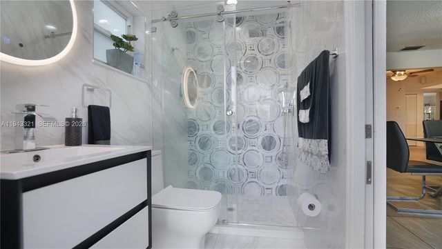 5921 SW 17th St, Plantation, FL 33317