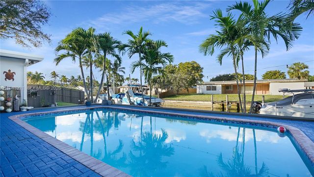 5921 SW 17th St, Plantation, FL 33317