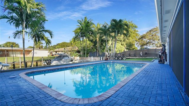 5921 SW 17th St, Plantation, FL 33317