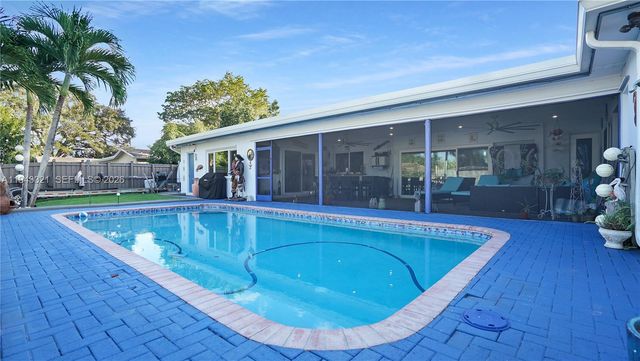 5921 SW 17th St, Plantation, FL 33317