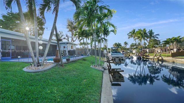 5921 SW 17th St, Plantation, FL 33317