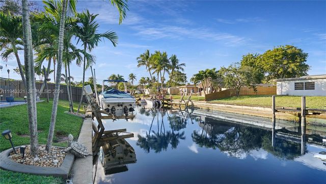 5921 SW 17th St, Plantation, FL 33317