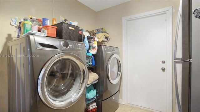 5921 SW 17th St, Plantation, FL 33317