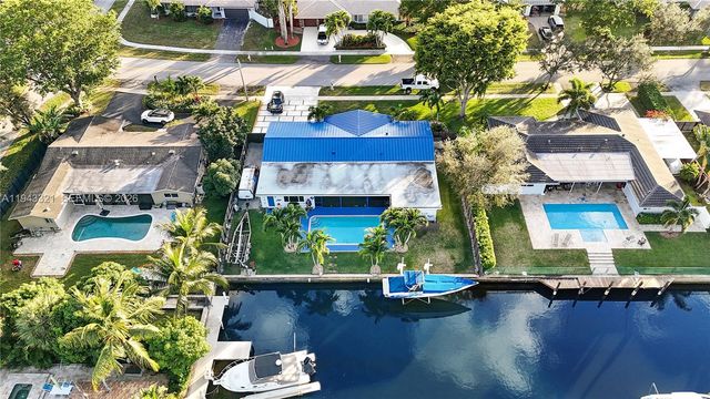 5921 SW 17th St, Plantation, FL 33317