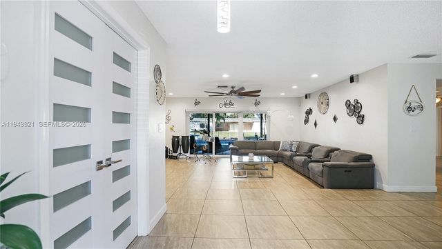 5921 SW 17th St, Plantation, FL 33317