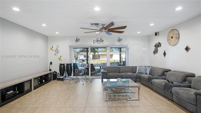 5921 SW 17th St, Plantation, FL 33317